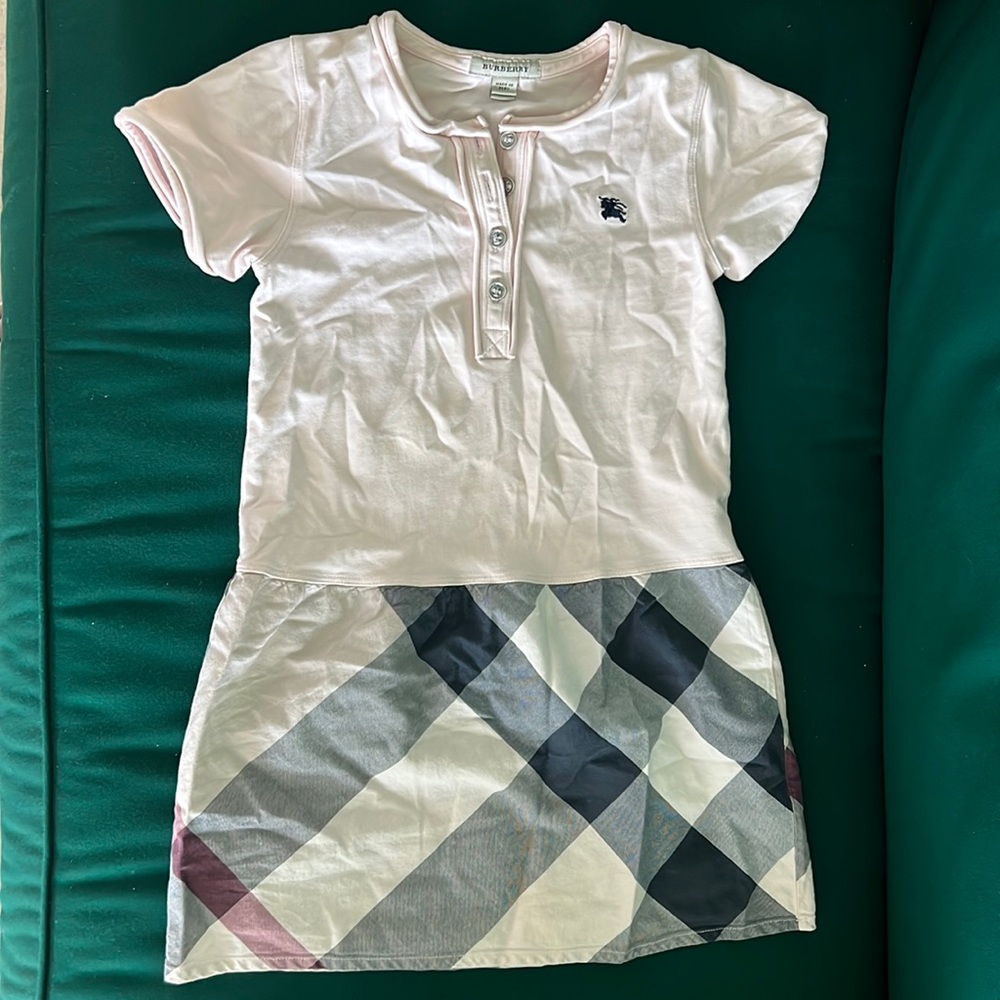 Children’s dress. Burberry. size 5Y.